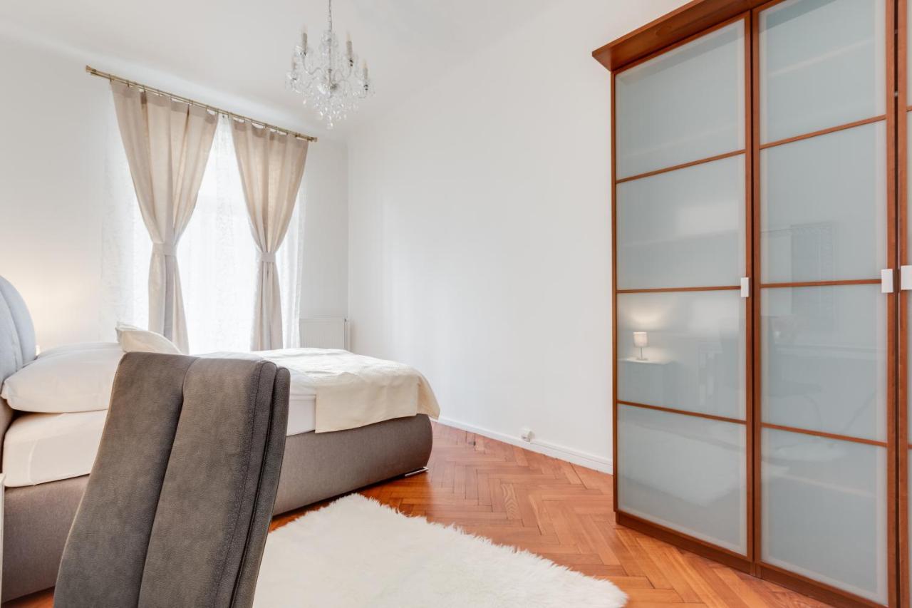 Luxury Riverside In The Center Of Apartment Prague