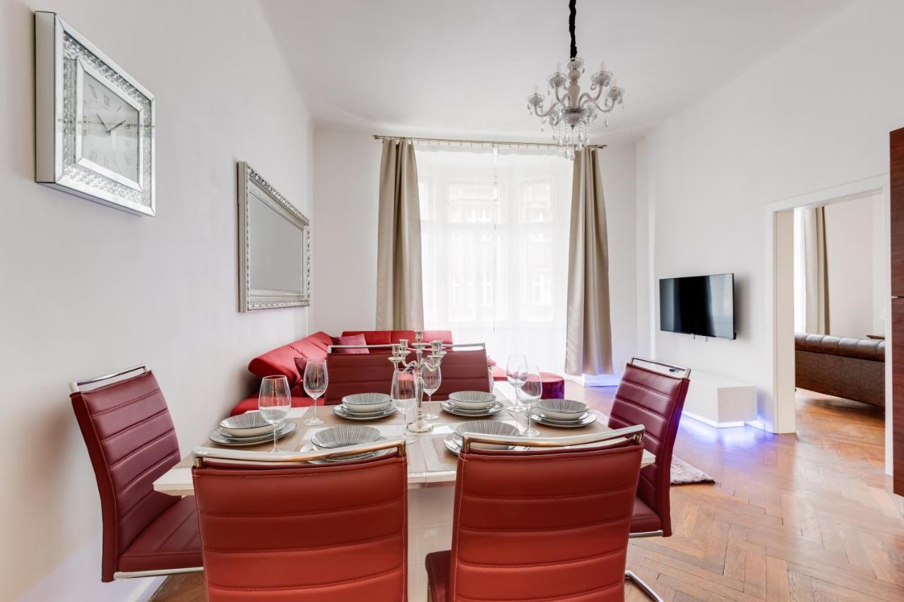 Luxury Riverside In The Center Of Prague