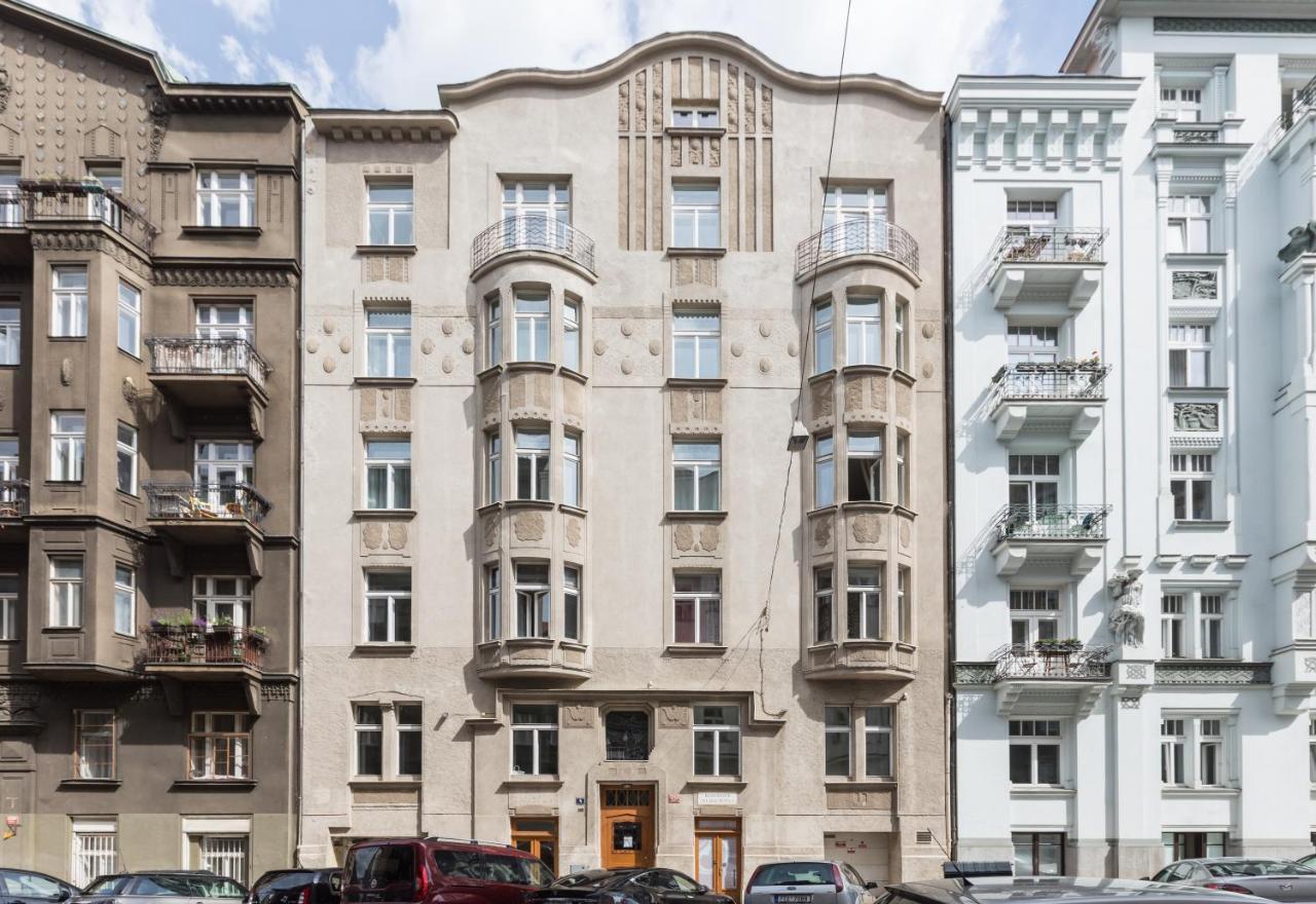Luxury Riverside In The Center Of Prague