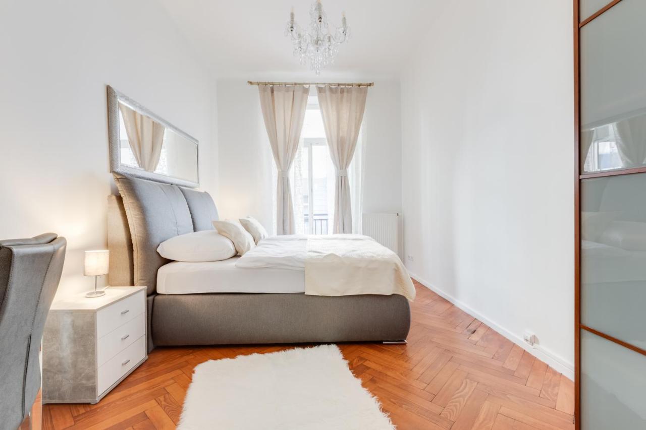 Luxury Riverside In The Center Of Apartment Prag