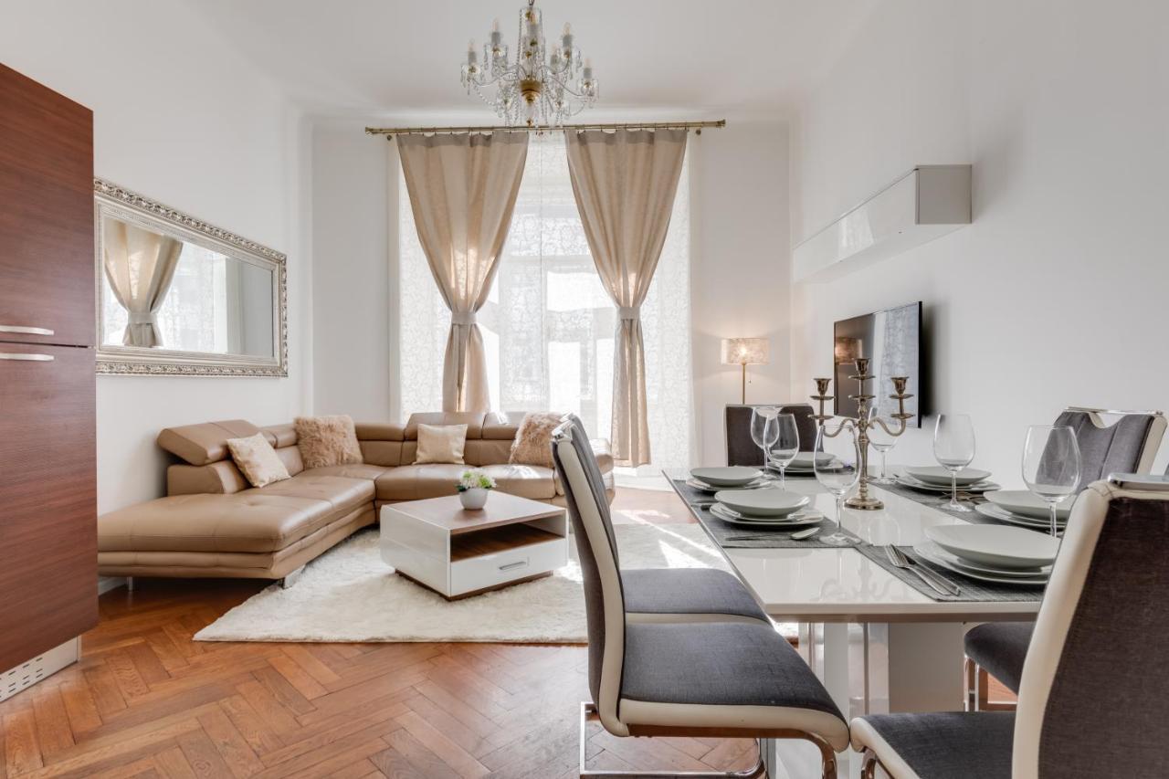 Luxury Riverside In The Center Of Apartment *