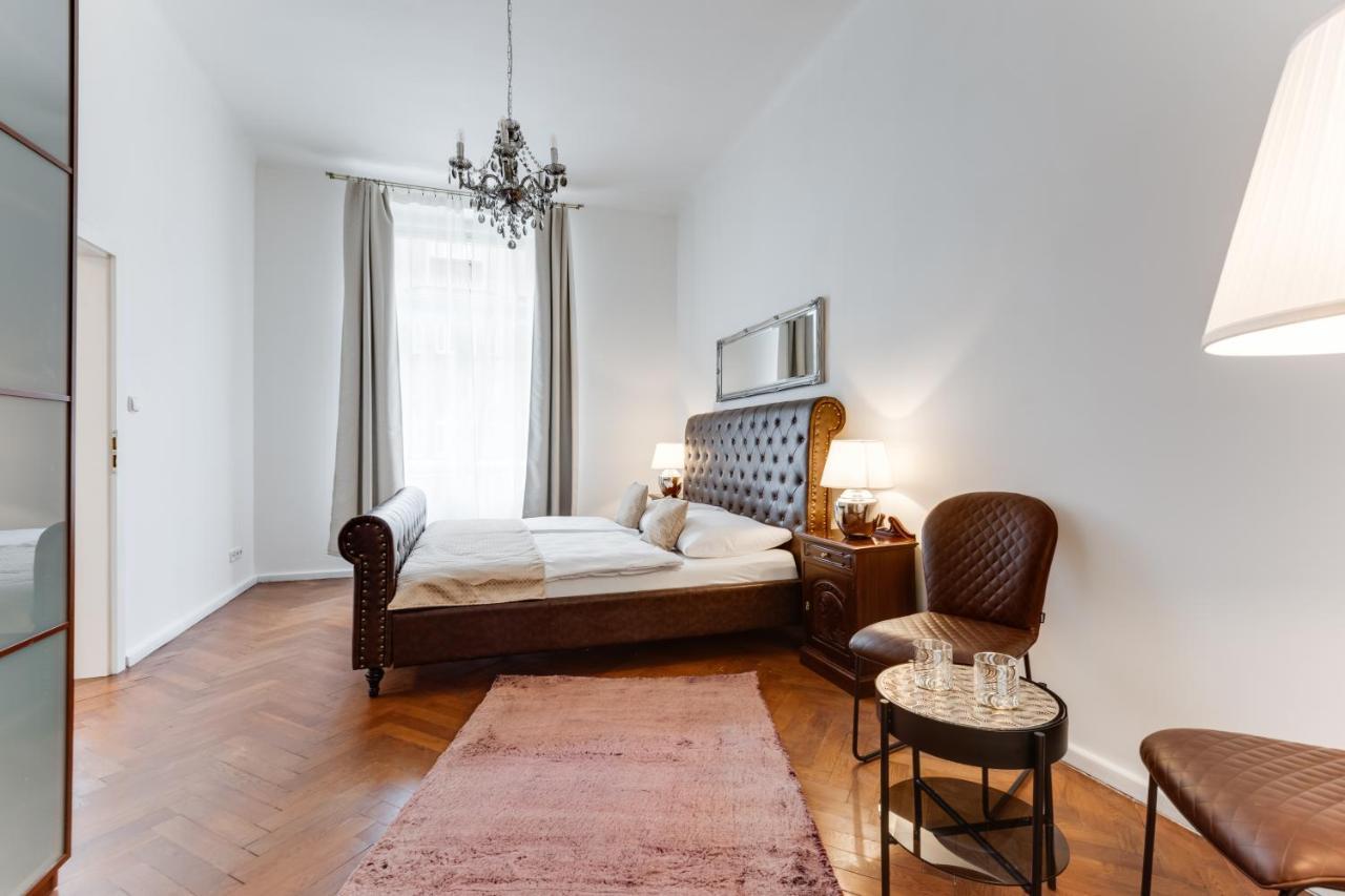 Luxury Riverside In The Center Of Apartment