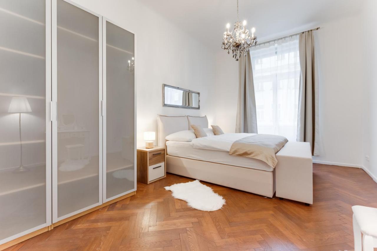 Luxury Riverside In The Center Of Apartment Prag