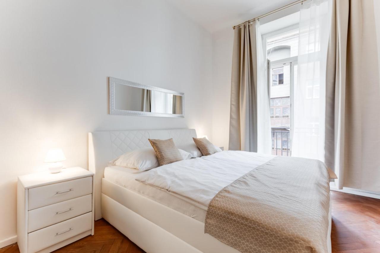 Luxury Riverside In The Center Of Apartment Prag
