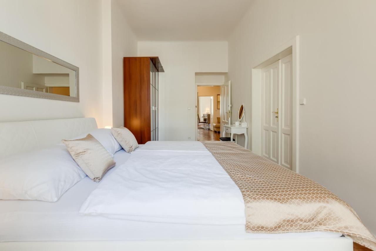 Luxury Riverside In The Center Of Apartment Prag