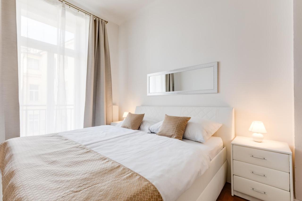 Luxury Riverside In The Center Of Apartment Prag