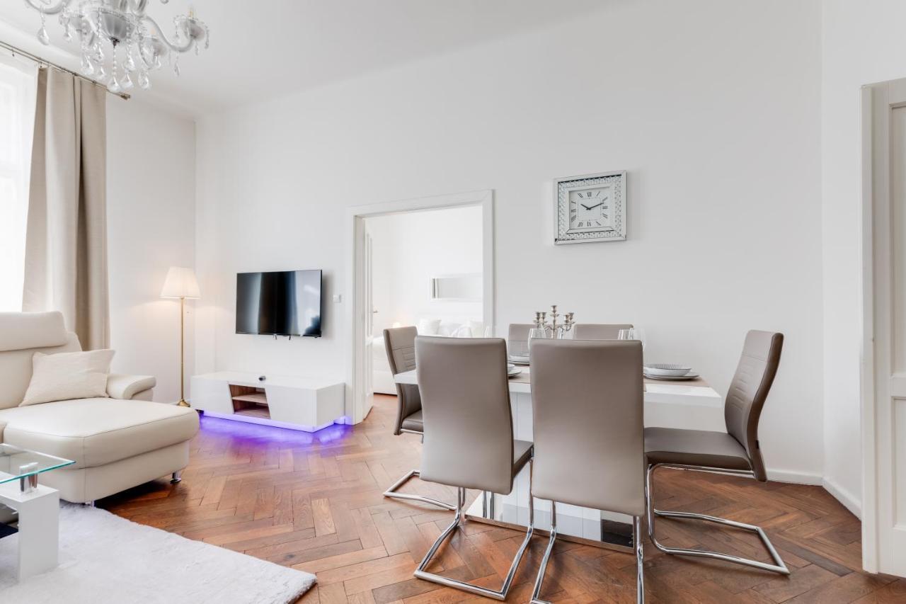 Luxury Riverside In The Center Of Prag