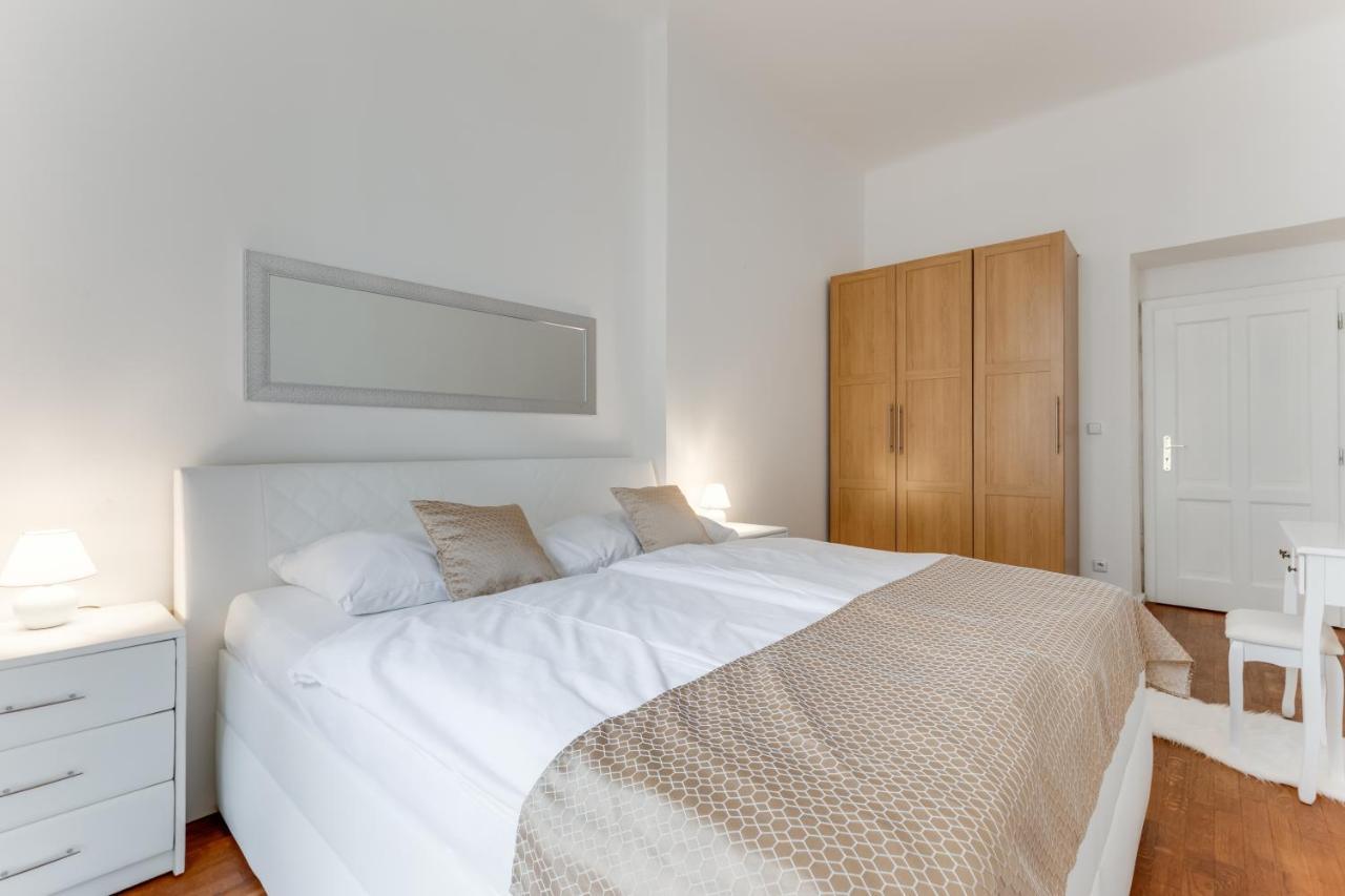 Luxury Riverside In The Center Of Apartment Prag