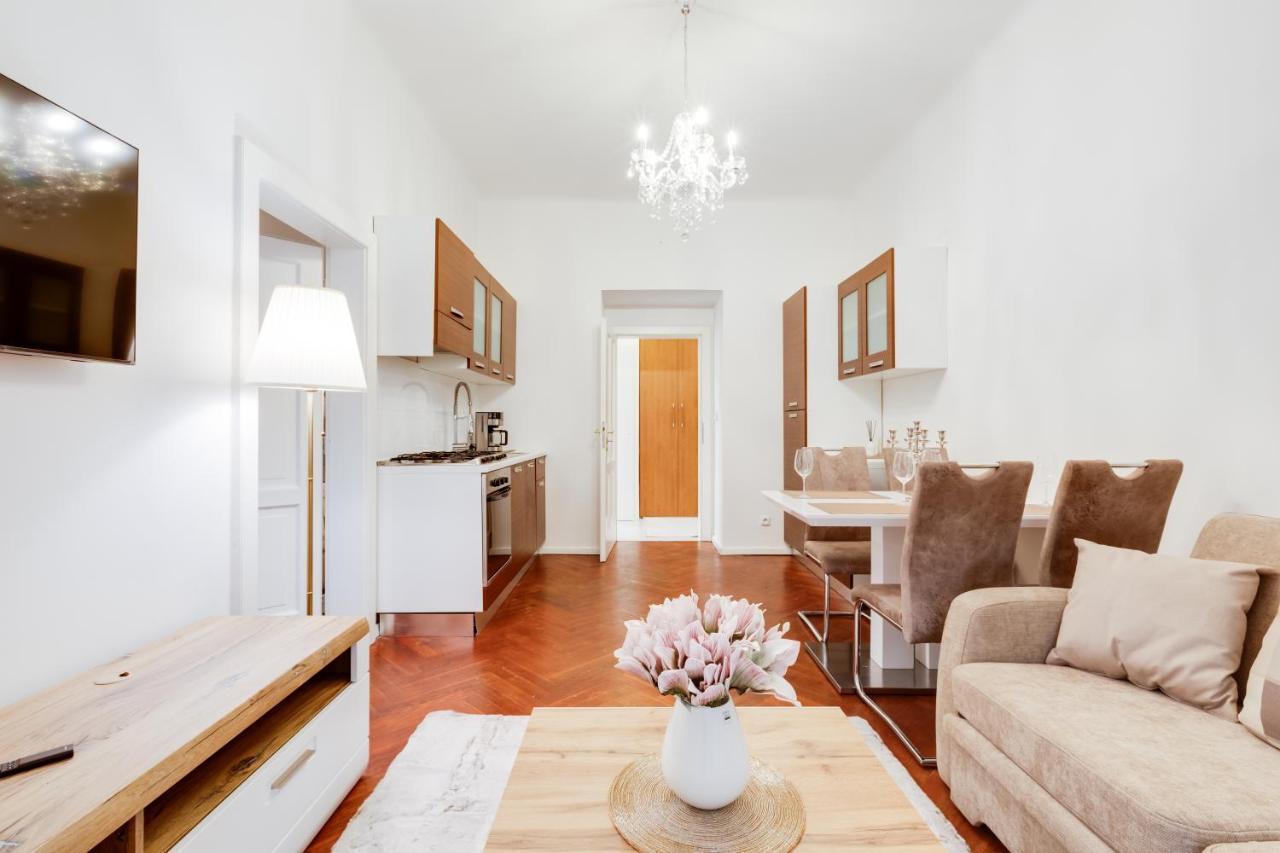 Apartment Luxury Riverside In The Center Of *