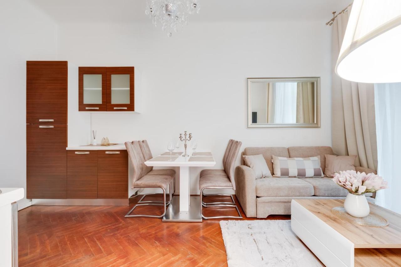 Luxury Riverside In The Center Of Apartment
