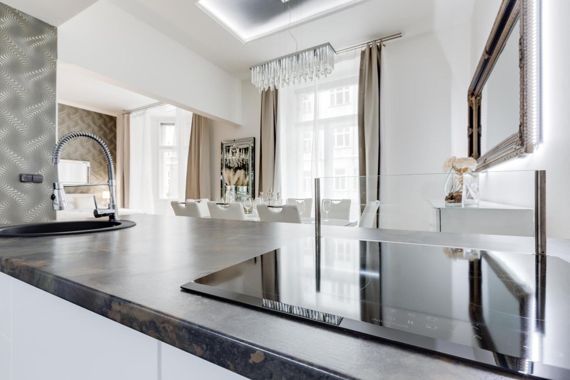 Luxury Riverside In The Center Of Apartment *