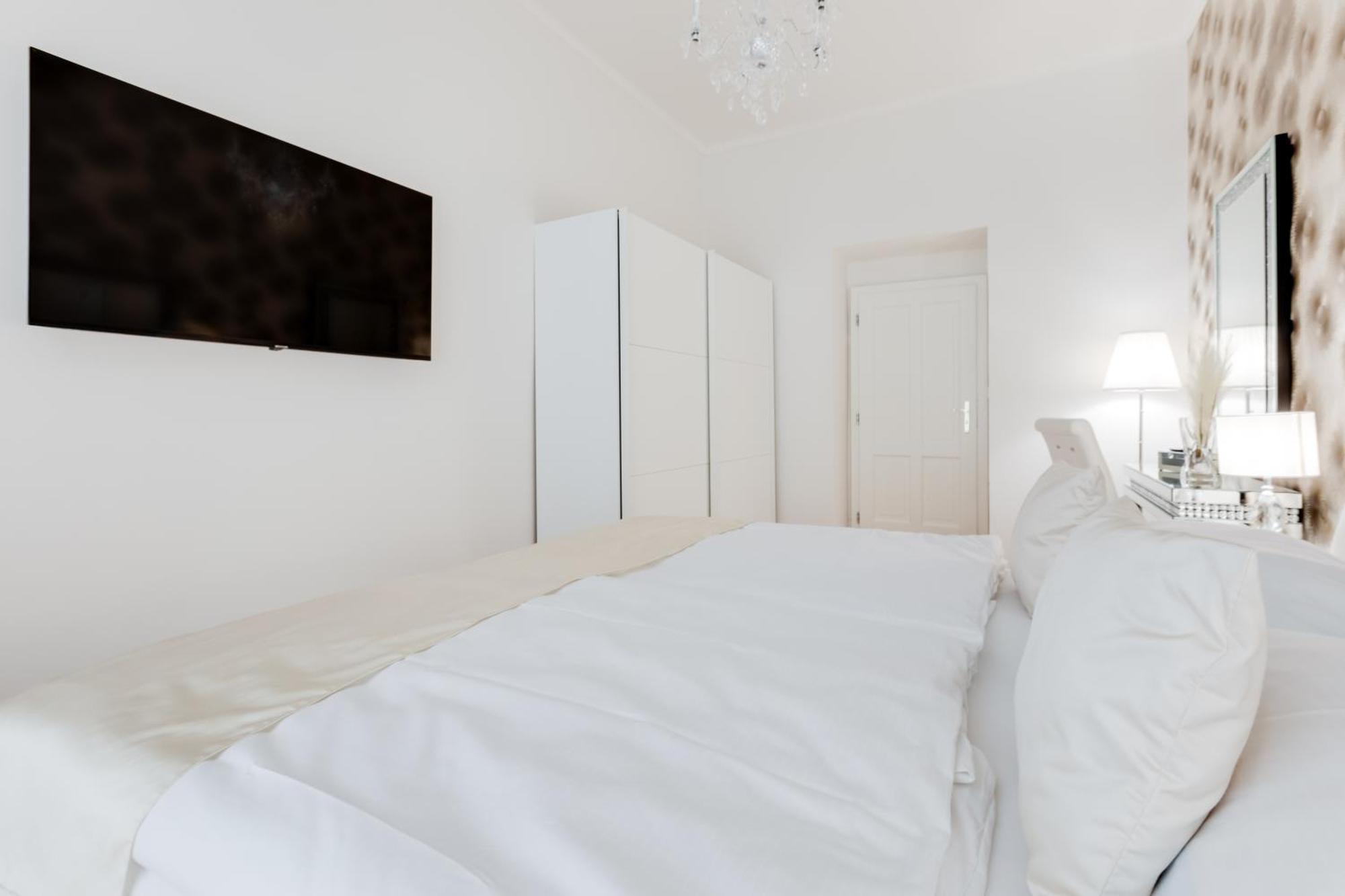 Luxury Riverside In The Center Of Apartment Prag
